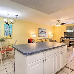 Cozy 2-bedroom Townhouse W/ Pool And Golf Cart Holiday home