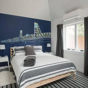 https://villa-the-hawthorne-hideaway.portland-hotels.info
